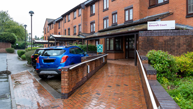 Elmcroft Court P1013359 (1)