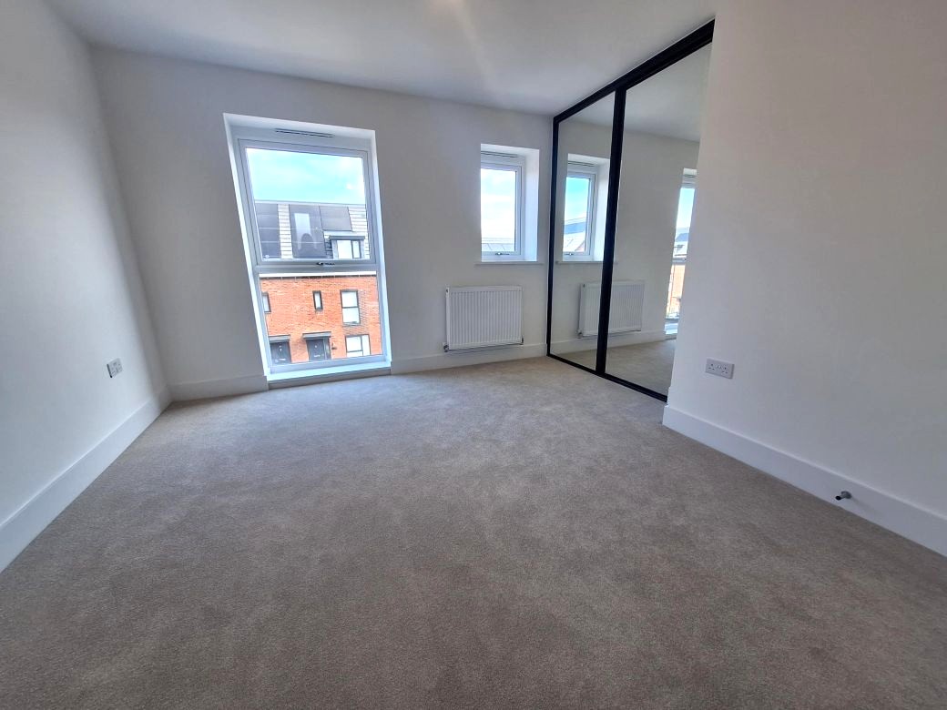 PLOT 221 BEDROOM 1