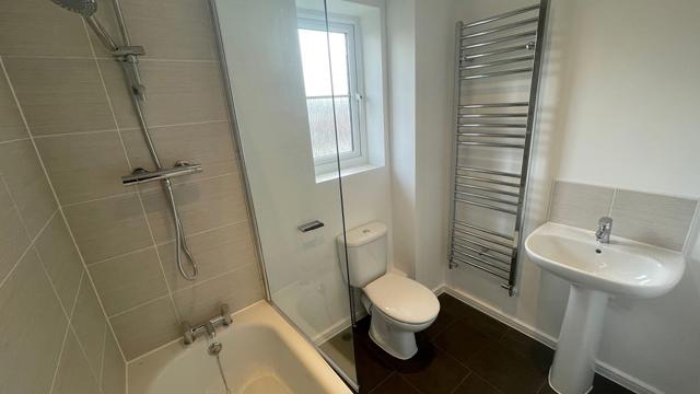 3 Bed Bathroom 3