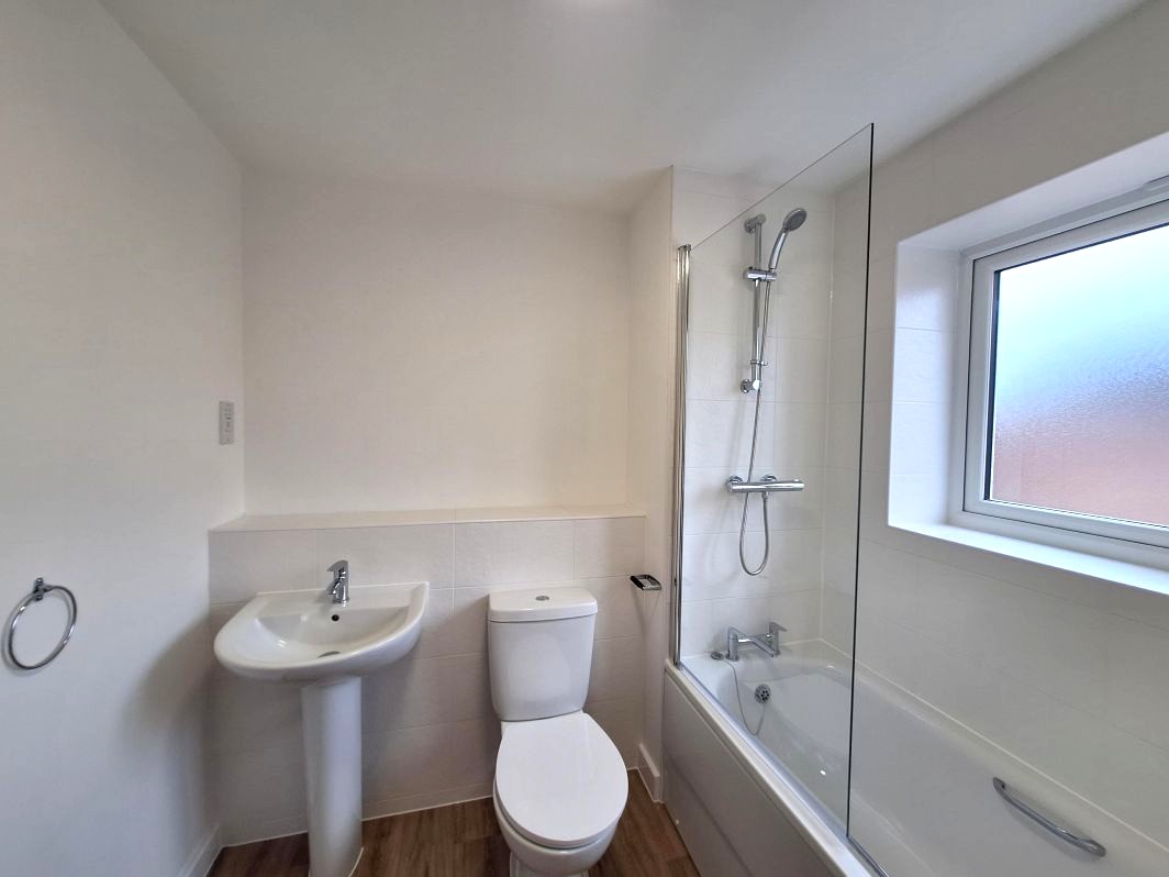 BATHROOM 2