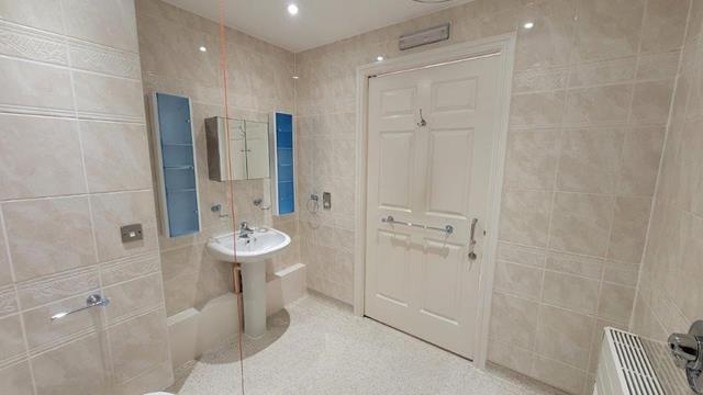 Shower Room2