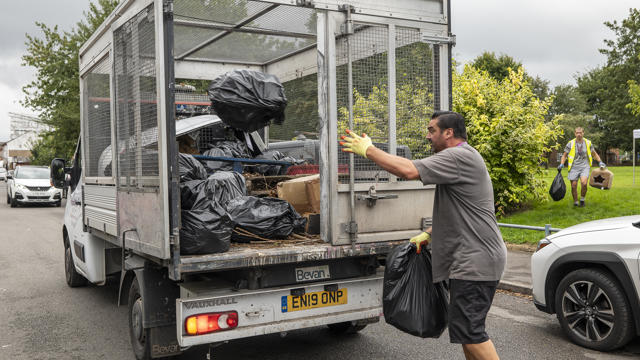 Clean Up Day Oldfield Rd 1003355