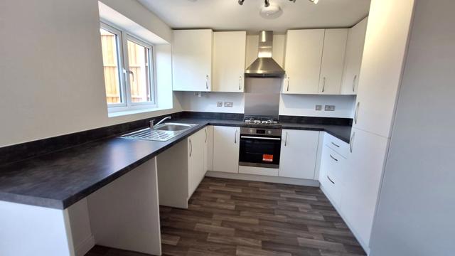 PLOT 81 KITCHEN2