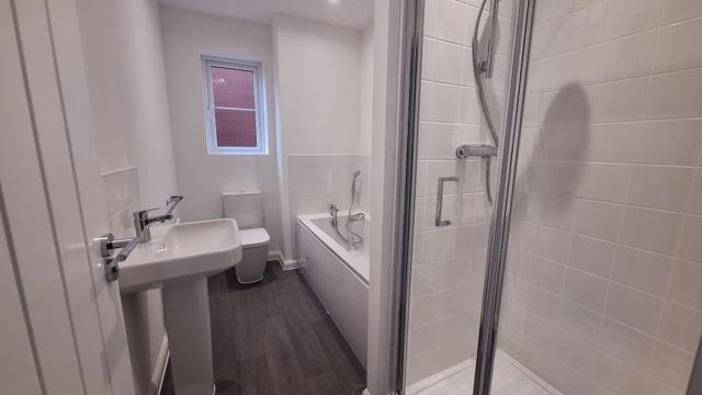 LYM BATHROOM - PLOT 153