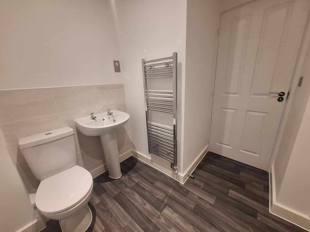 PLOT 28 BATHROOM 2