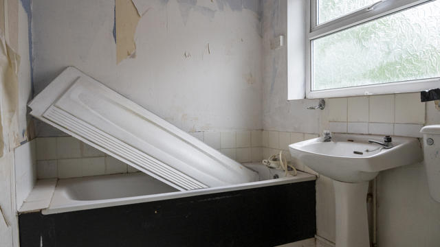 Fisher Street Bathroom Before Renovation